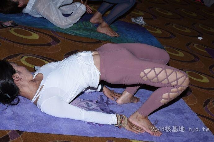 现在应该知道为什么女孩子要多练瑜伽了吧，这得解锁多少套姿势啊[19P]第0页 作者:Publisher 帖子ID:175844 TAG:偷拍图片,露出偷窺,2048核基地